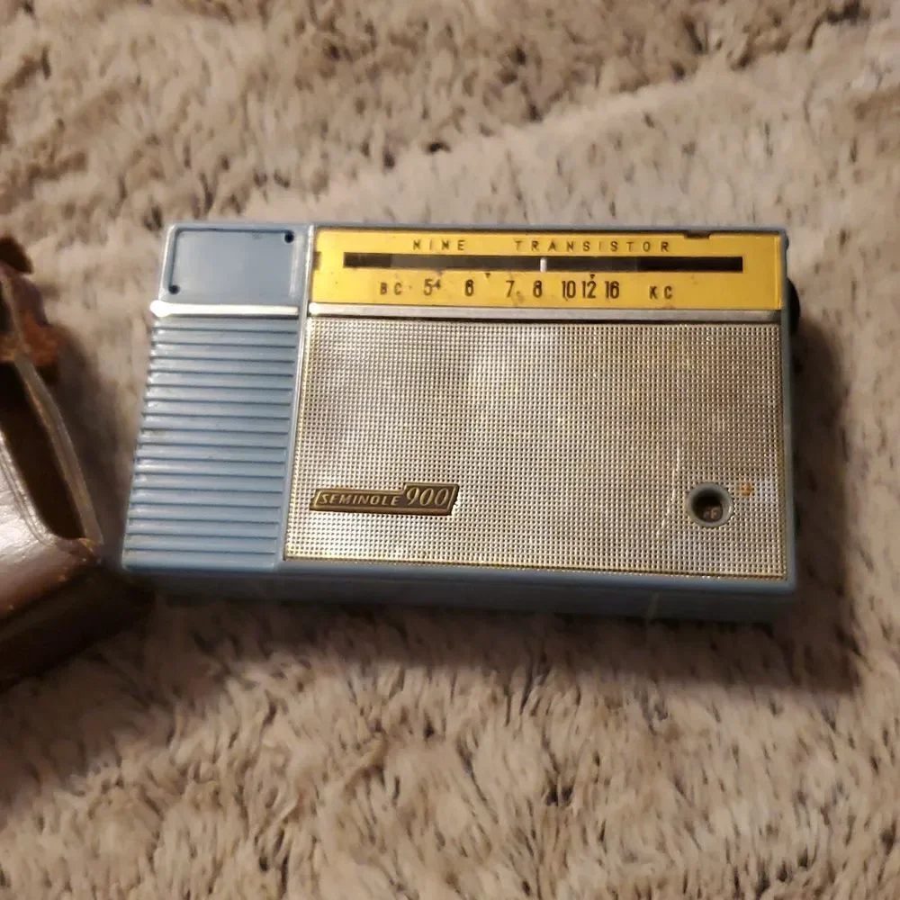 Radio Corp. SR-H107 transistor radio, likely from around 1961 With Case Military - Picture 3 of 16